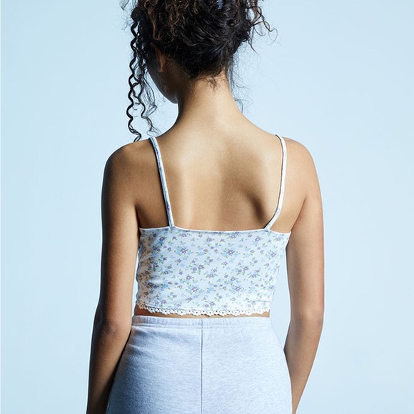 Floral Cropped Tank Top - Picture 2 of 3